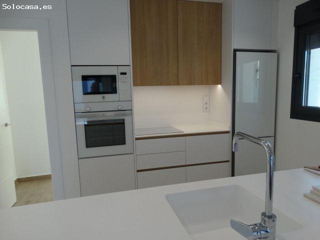 se vende un bungalo de nuevo construcion con 3 dormitorios y 2 baños en Pilar de la Horadada