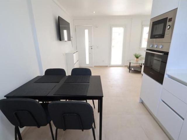 se vende un bungalo de 2 dormitorios en La Zenia beach side