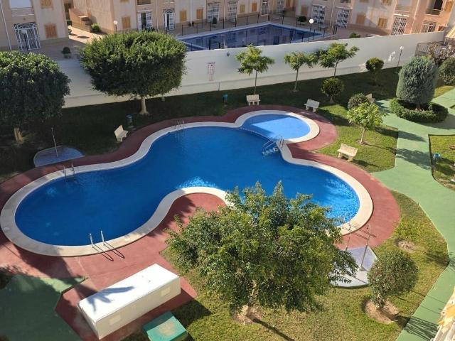 For sale a single bedroom apartment in comunity with pool close to the beach Asequion in Torrevieja