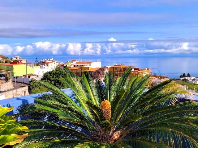 Se vende una casa de tres plantas cómoda, amplia y llena de. 187m² Los Pajares