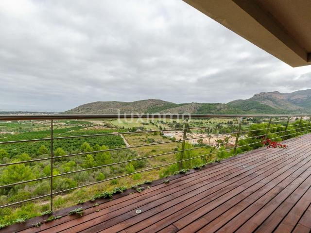 Se vende villa con vistas panorámicas al mar, al campo de go. 1368m² La pinada