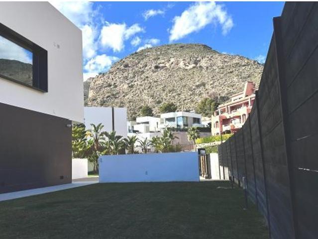 Se vende VILLA DE LUJO con SISTEMA INTELIGENTE, 1200m2 de parcela, piscina infinita Sierra Cortina
