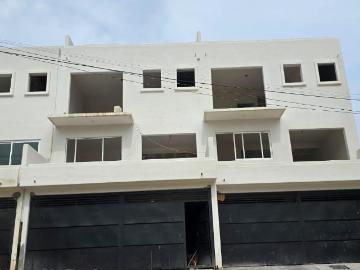 SE VENDE VILLA POR SAMS FARALLON, CON ALBERCA COMUN