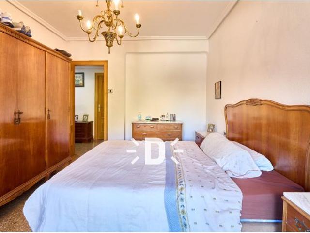 SE VENDE VIVIENDA EN BENETUSSER