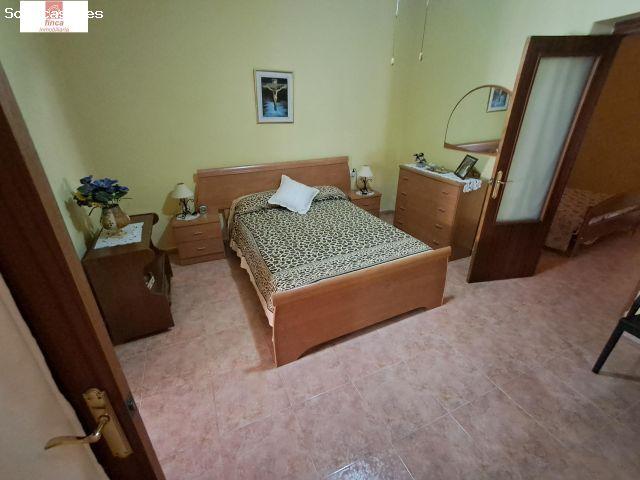 SE VENDE VIVIENDA EN MONTIJO, ZONA CENTRO, REFORMADA, AMPLIA Y LUMINOSA, CERCA DE TODOS LOS SERVICIO
