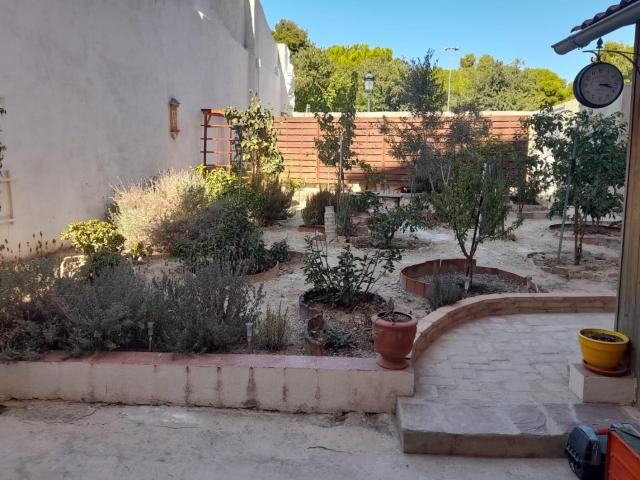 Se vende planta baja con jardín en Benimamet, Valencia