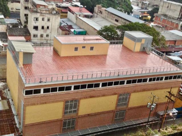 Se vende y/o alquila centro.comercial 2.160m2 Cementerio del Sur