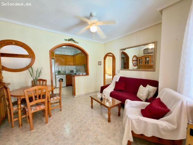 se vende adosado de 3 dormitorios y 2 baños en urbanisacion cerrada con piscina en Los Altos de Torr