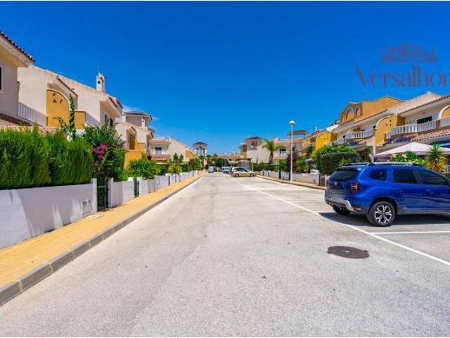 Se vende adosado en Residencial Albamar