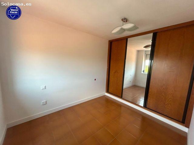 ? SE VENDE ADOSADO EN URBANIZACIÓN PATRICIA, PONFERRADA ?