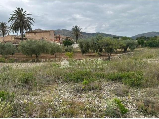 SE VENDE ALMACÉN EN LA ROMANA, PARA REFORMAR