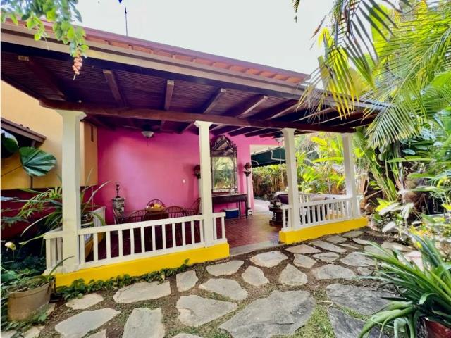 Se vende / alquila.casa 445m2 4h+s/5b/4p Chuao