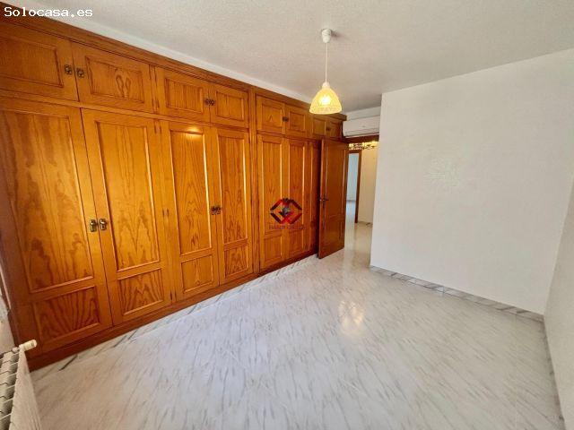 Se vende amplio chalet en esquina de una planta con gran sótano y jardín en San Javier
