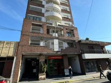 Se vende amplio departamento en zona centro OPORTUNIDAD