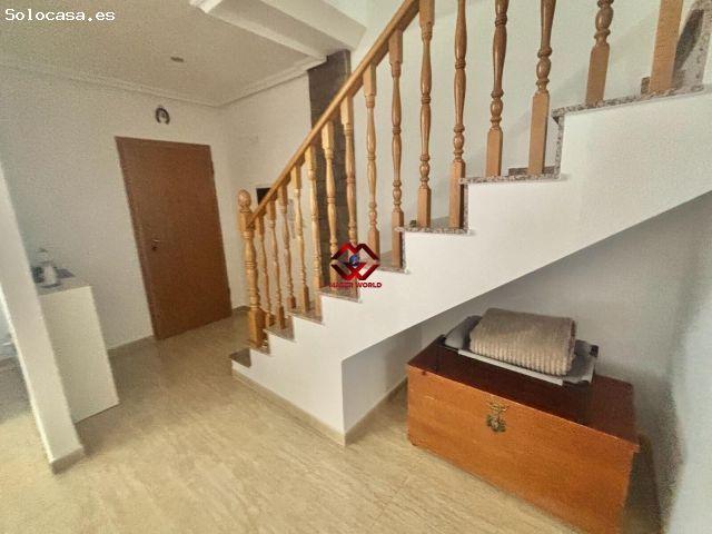 Se vende amplio dúplex de 119 m2 amueblado con patio y terraza cerca del Mar Menor