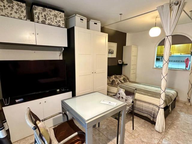 Se vende amplio estudio en el centro de Torrevieja