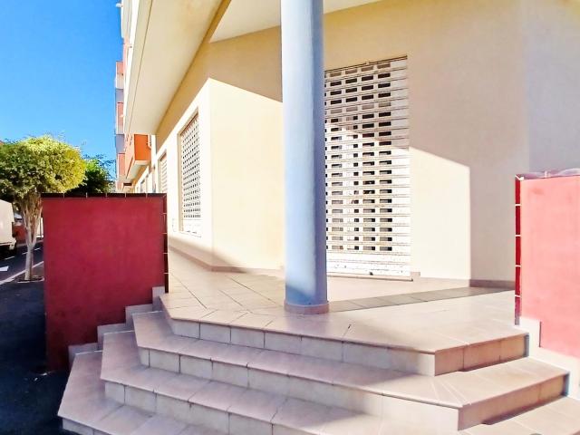Se vende amplio local comercial en San Isidro