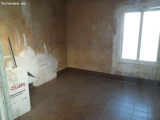 SE VENDE AMPLIO LOCAL EN CRTA DE ALICANTE, FRENTE A RECREATIVOS ORENES