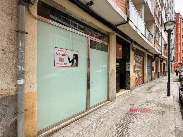 Se Vende Amplio Local Reformado en Zona La Peña