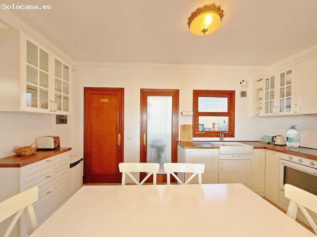 Se vende amplio piso de 4 dormitorios con vista despejadas