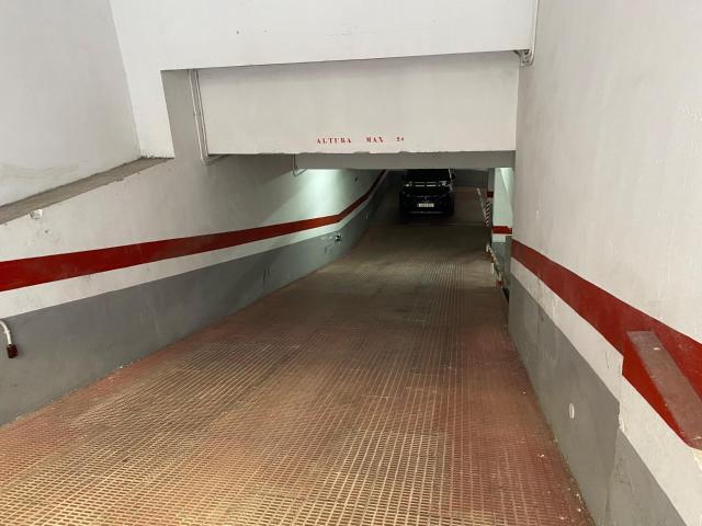 SE VENDE AMPLIO TRASTERO EN GARAJE CERVANTES