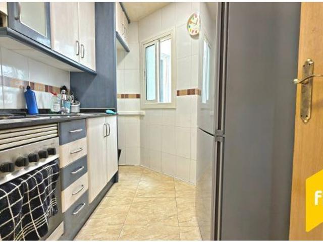 Se vende amplio y luminoso piso, ideal para familias, Ubicación inmejorable, 2 habitaciones, amplio