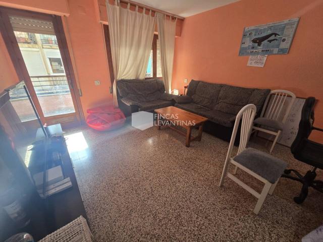 Se vende amplio y luminoso piso ideal tanto para inversión como para vivienda habitual en pleno centro de Sant Vicent de