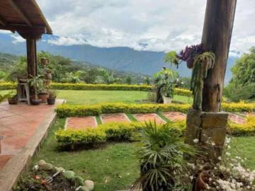 SE VENDE AMPLIA CASA CON TERRENO EN YUNGUILLA Casa en Venta en Santa Isabel