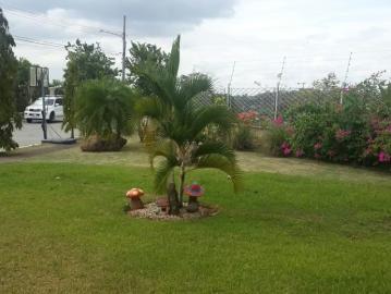 Se vende amplia casa en villas del golf, villa alta | 4 recámaras por 525000.00 en Brisas del Golf