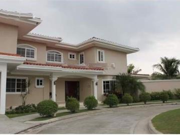 Se vende amplia casa en Costa del Este