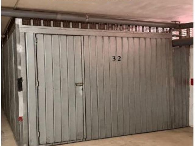 Se vende amplia plaza de garaje con trastero en Torrevieja Acequion