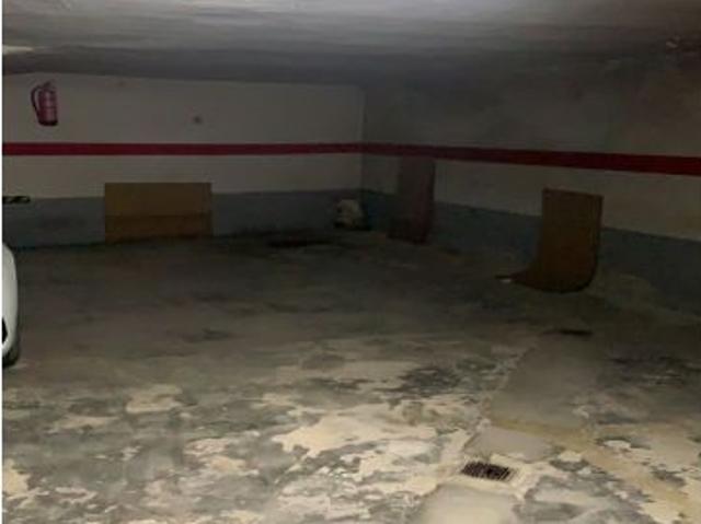 SE VENDE AMPLIA PLAZA DE GARAJE EN EL CENTRO, 32 m2