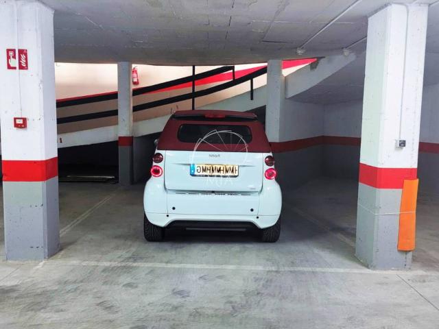 Se vende amplia plaza de parking zona Son Armadans