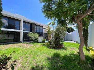 Se Vende Amplia Residencia en Zerezotla