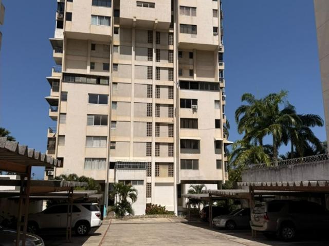 Se vende Apartamento 61m2. 2H/2B/1P. La Guaira. Avenida La Costanera
