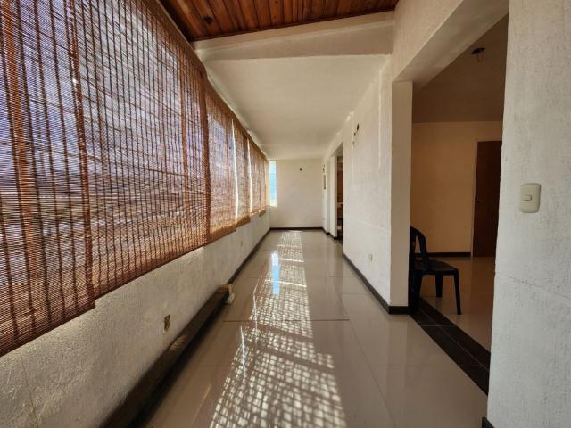 Se vende apartamento 61m² 1h/ 2b/ 2e La Lagunita