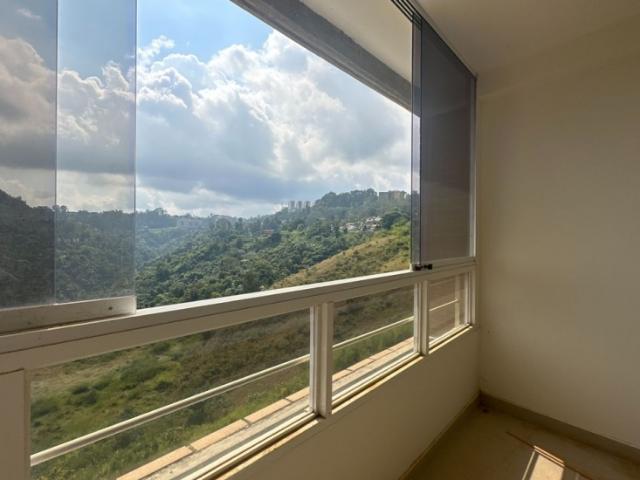 Se vende apartamento 83m² 1h/2b/2e La Lagunita