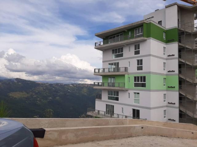 Se vende apartamento 87m2 Loma Linda 7804