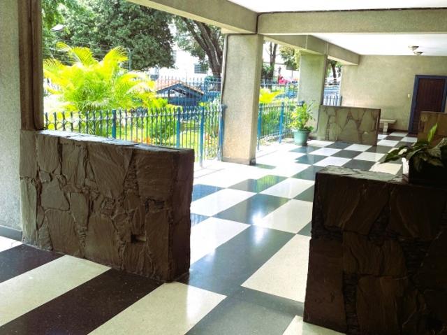 Se Vende apartamento 94m2 El Marques 2124