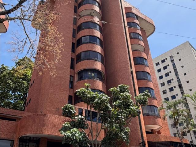 Se vende apartamento 94m2 Los Chorros 6724