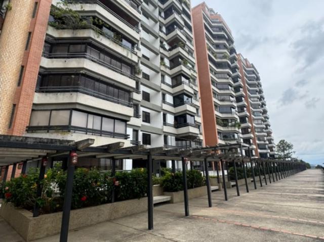 Se vende Apartamento 135m2. 4H/3B/2P. Los Naranjos