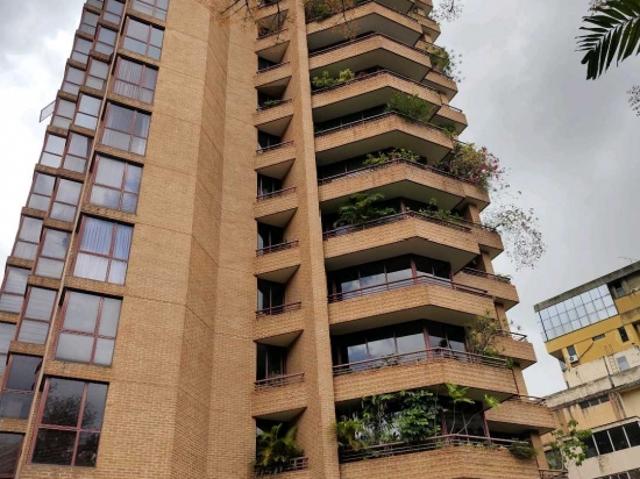 Se vende apartamento 228m2 La Florida 1485