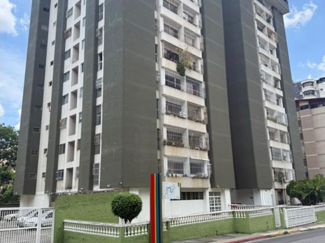 Se vende Apartamento 2H/2B/1P. 65.5m2. Lomas del Avila