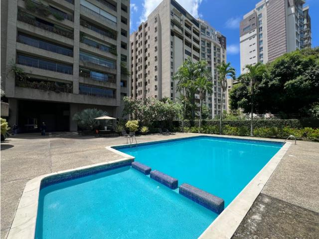 Se vende Apartamento 307m2. 3H+S/3B+S/3P. Campo Alegre