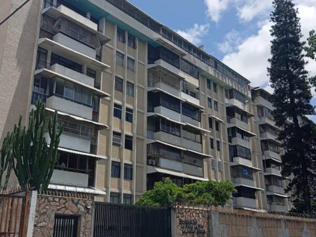 Se Vende Apartamento 3H+S 3B 1PE El Paraiso YM