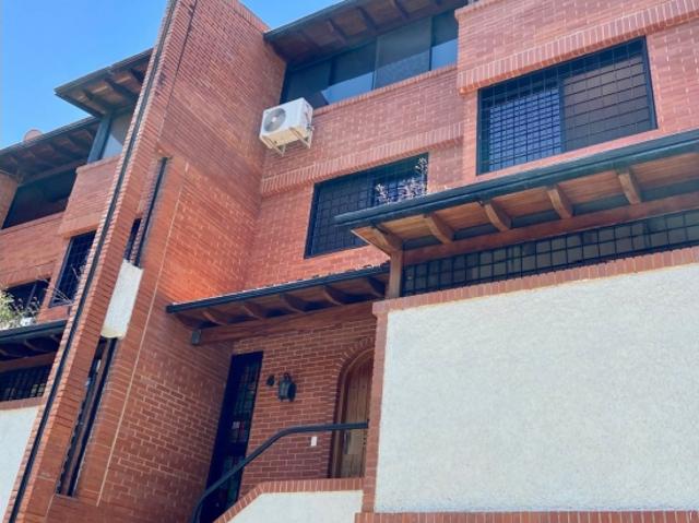 Se vende apartamento Town House 315 m2 Urb. Miranda 3535
