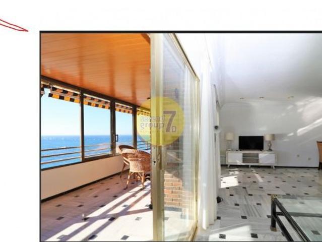 SE VENDE APARTAMENTO CON 4 DORMITORIOS EN PRIMERA LINEA DE PLAYA LEVANTE, BENIDORM!