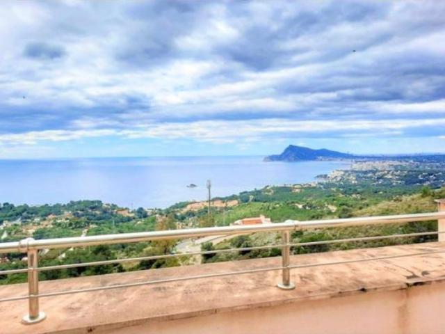 SE VENDE APARTAMENTO CON VISTAS AL MAR EN ALTEA