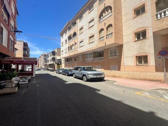Se vende: Apartamento de 2 habitaciones y gran salón con piscina