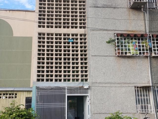 SE VENDE APARTAMENTO EN URB. SAN RAFAEL. VE22 121SRA LMOR